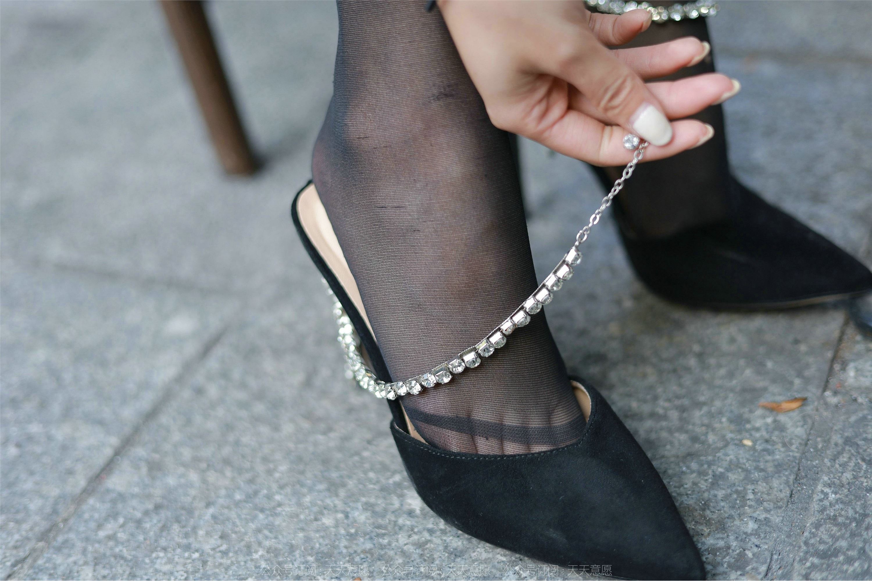 IESS异思趣向  2022.02.11 丝享家1002：婉萍《性感OL窄裙》